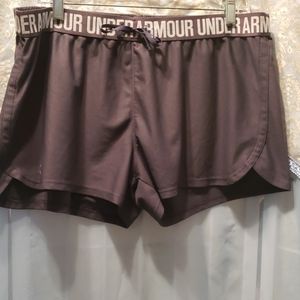 UNDER ARMOUR GREY/WHITE SHORTS SZ L